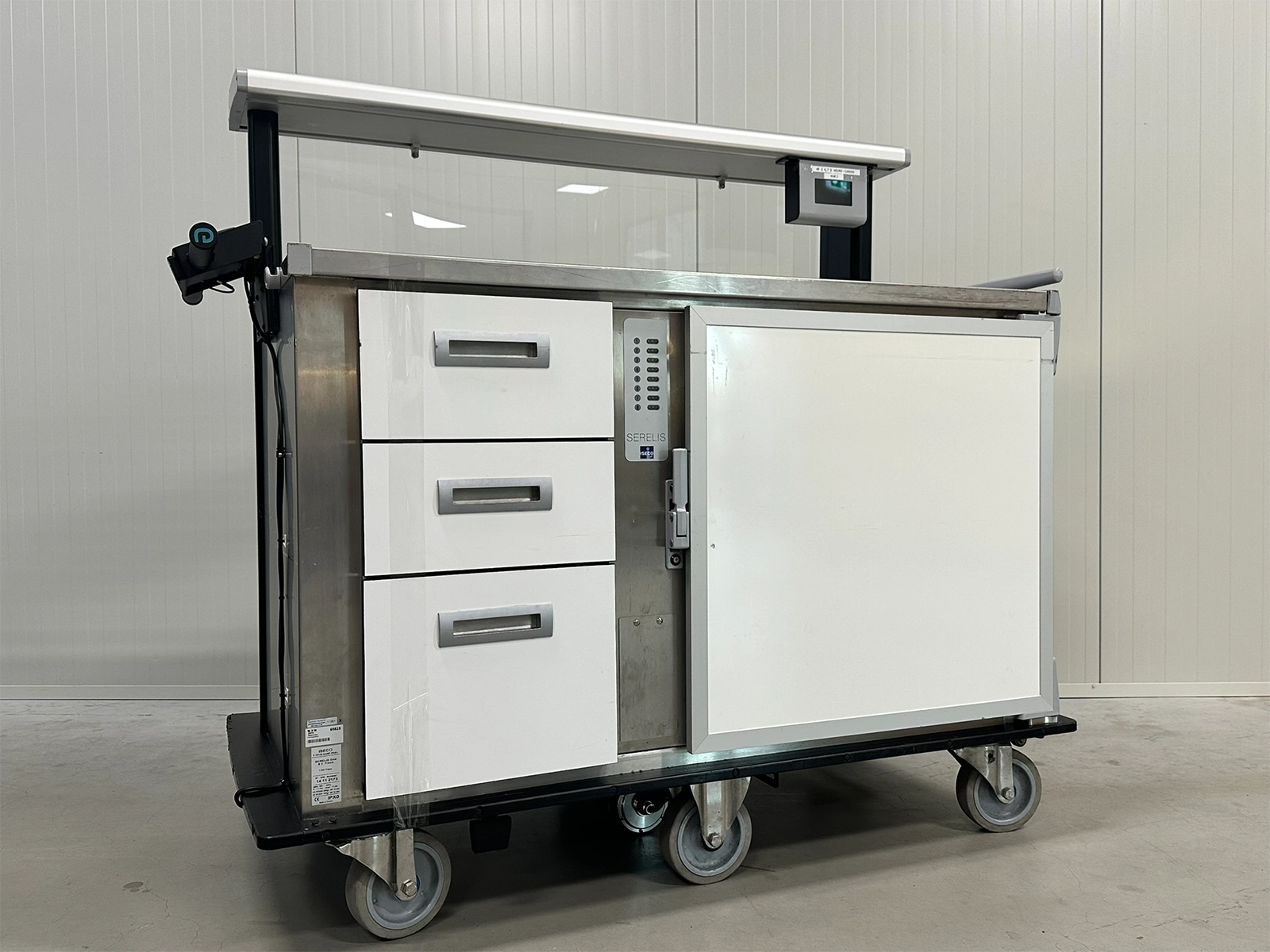 Meal delivery cart powered by esense drive wheel