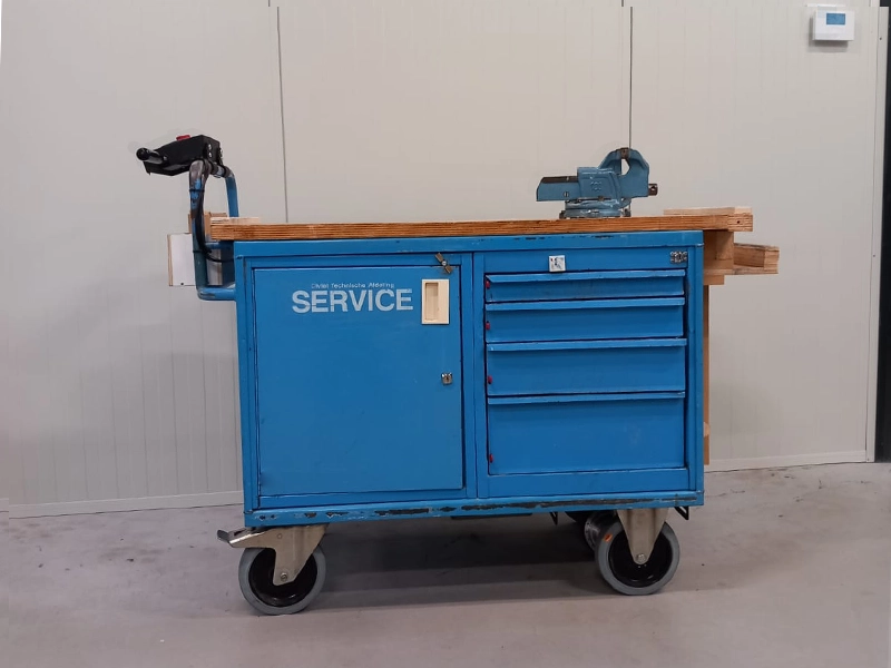 Technical service trolley equipped with esense electric drive wheel retrofit set: FieldFit